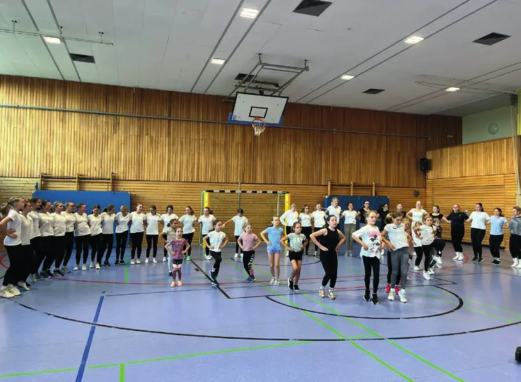 Gemeinsame Probe der drei Tanzgruppen für den Jubiläumstanz