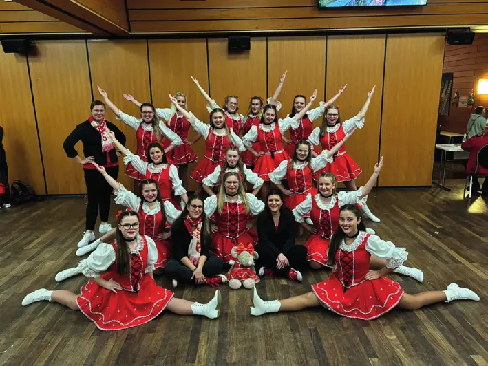 Die Flotten Gillbach Müüs in Tanzformation